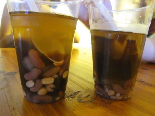 燒仙草 奶茶中吃出活蟲,商家竟借口推脫,飲品安全令人堪憂